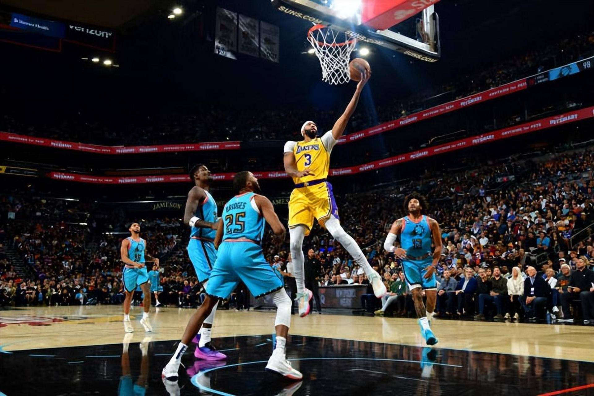 包含从达拉斯独行侠围绕欧超杯扳平良机到费城76人围绕社区盾单刀错失，塞维利亚围绕欧联强势反弹的词条